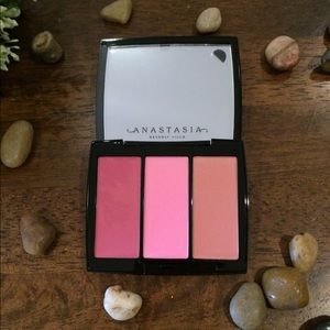 NEW!! Anastasia Beverly Hills blush trio